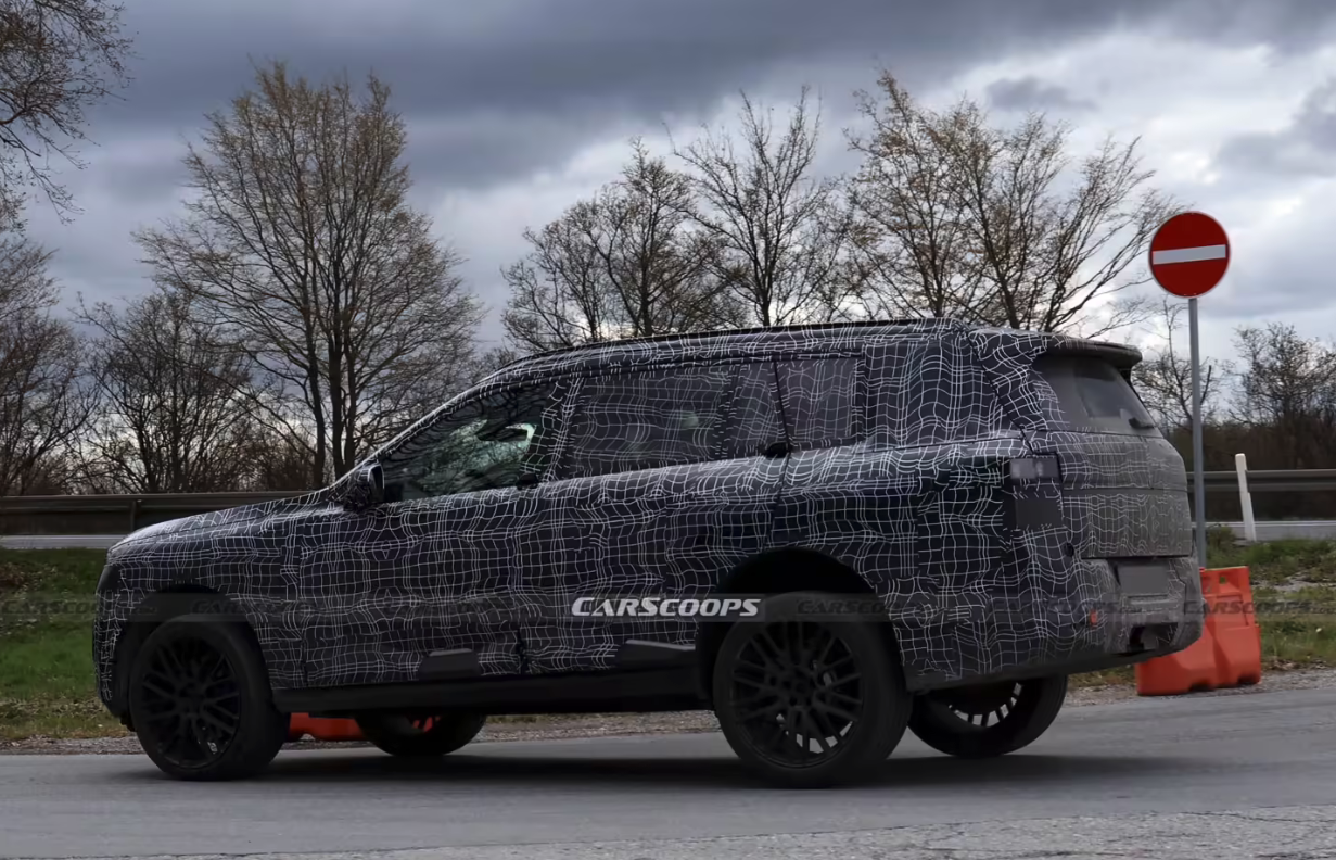 宝马iX7测试车曝光 旗舰SUV将纯电转型 2027年上市